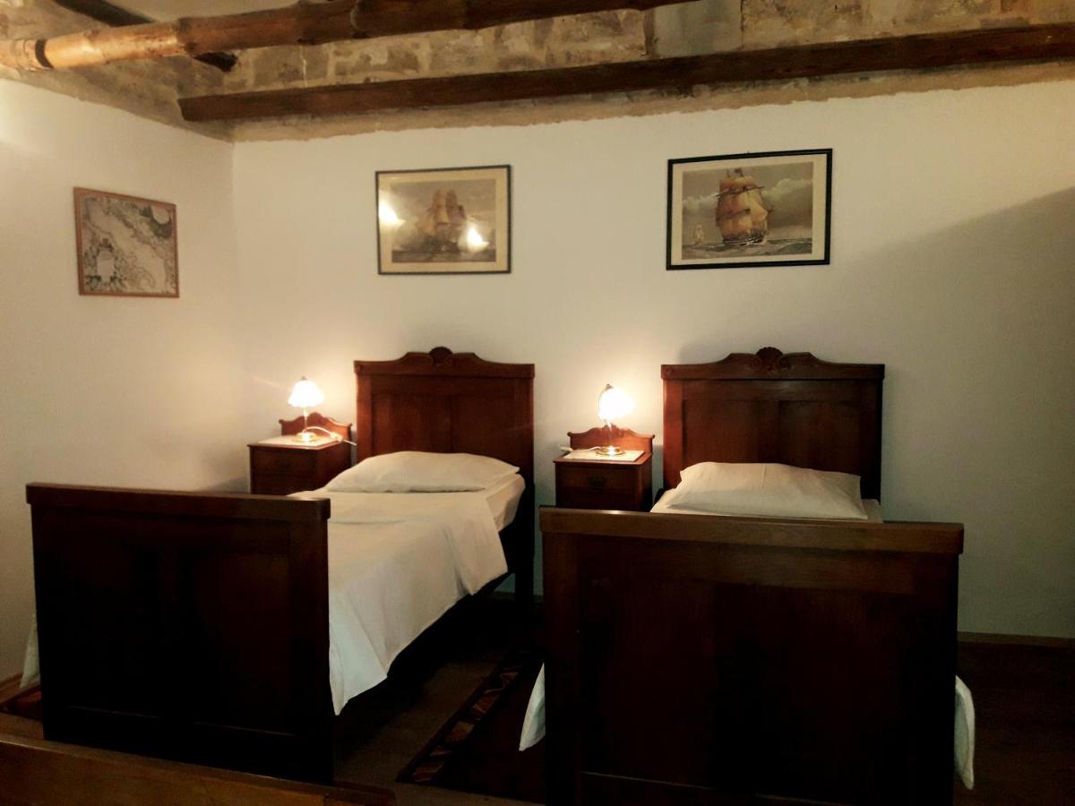 Villa Casa Istriana Nona Pina à Kaštelir Extérieur photo