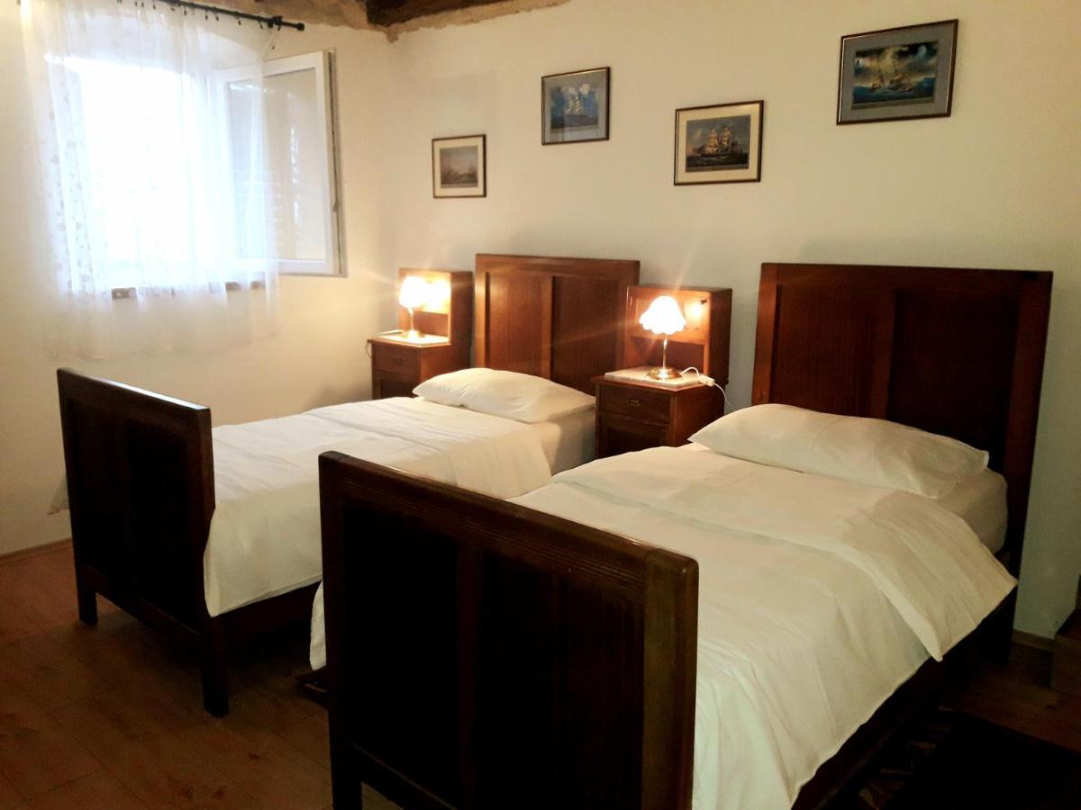 Villa Casa Istriana Nona Pina à Kaštelir Extérieur photo