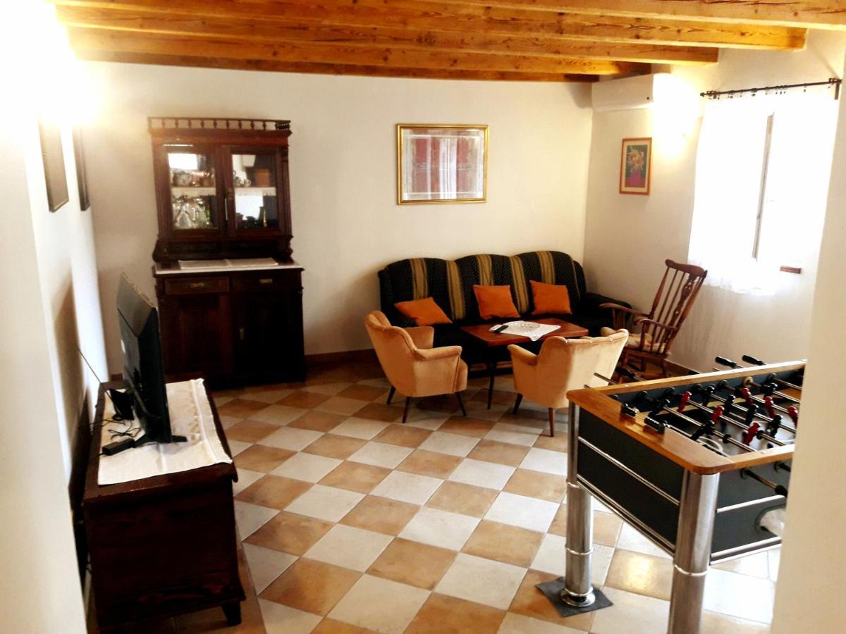 Villa Casa Istriana Nona Pina à Kaštelir Extérieur photo