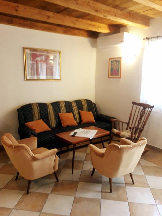 Villa Casa Istriana Nona Pina à Kaštelir Extérieur photo