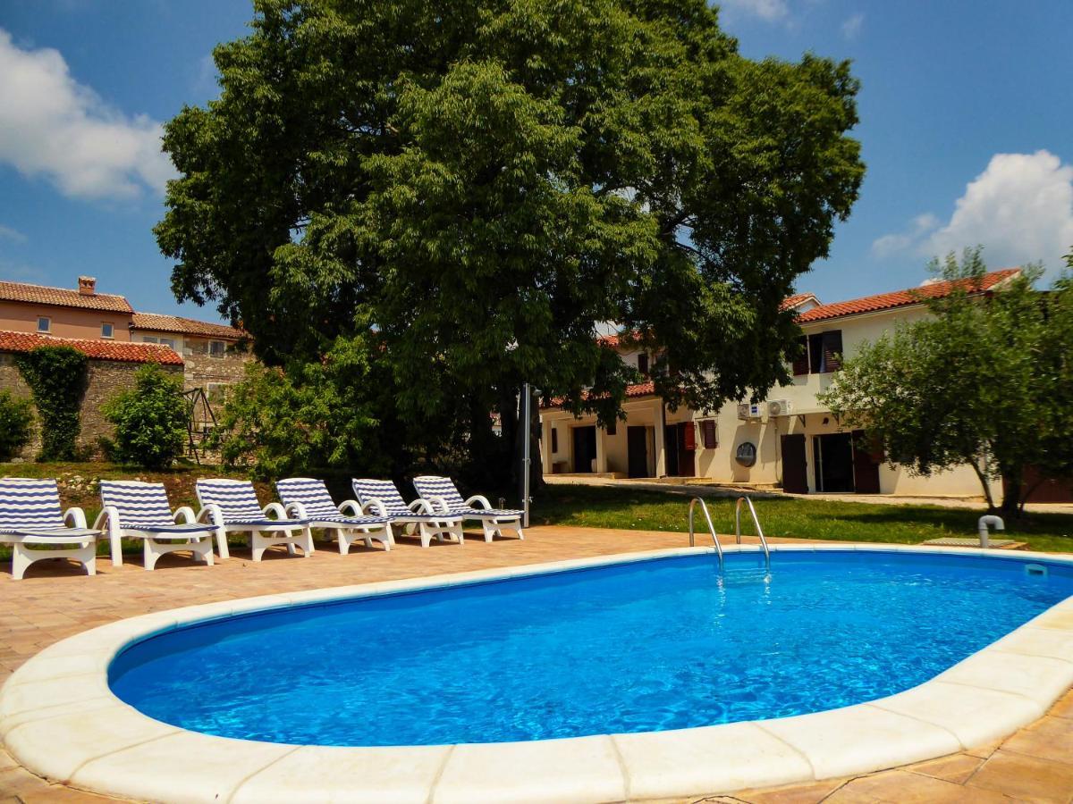 Villa Casa Istriana Nona Pina à Kaštelir Extérieur photo