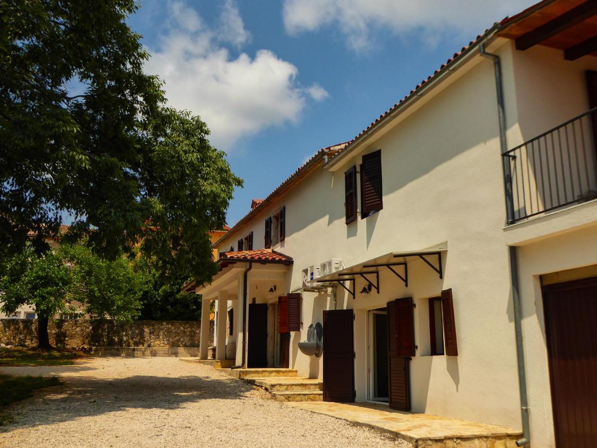 Villa Casa Istriana Nona Pina à Kaštelir Extérieur photo