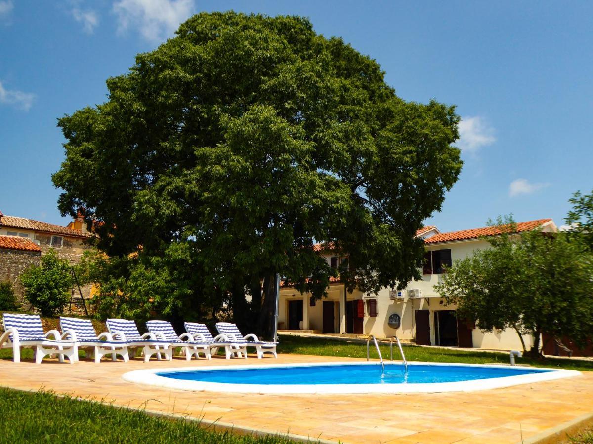 Villa Casa Istriana Nona Pina à Kaštelir Extérieur photo
