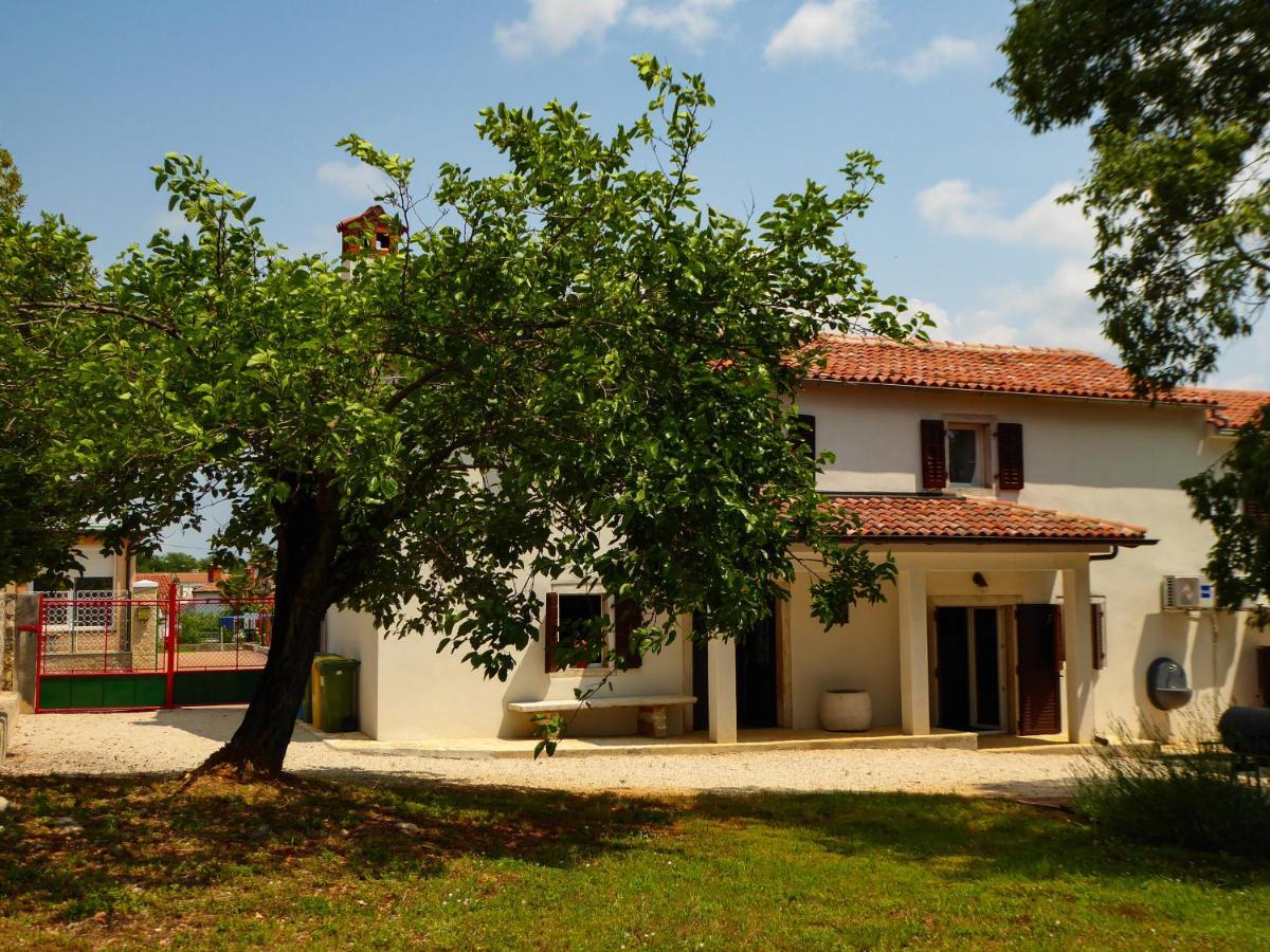 Villa Casa Istriana Nona Pina à Kaštelir Extérieur photo