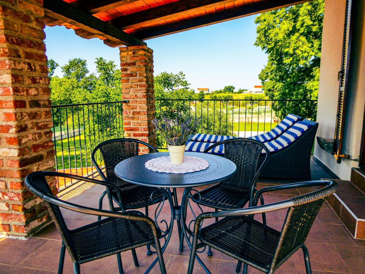 Villa Casa Istriana Nona Pina à Kaštelir Extérieur photo